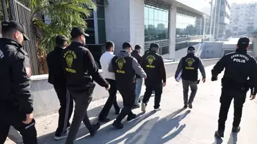 Operasyonda ele geçirilen sahte belgeler