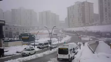 Kar küreme ekipmanları Şırnak yollarında çalışıyor