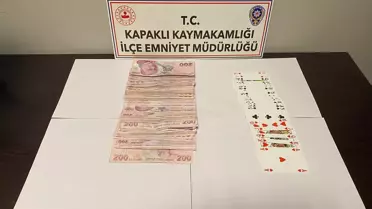 Kumar oynayan şahısların fotoğrafı