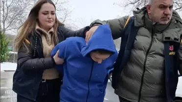 Olay yerinde inceleme yapan polis ekipleri