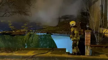 İtfaiye ekiplerinin yangına müdahalesi