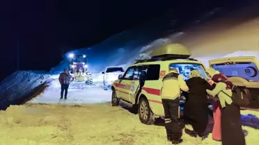 Kar temizleme ekipleri ve ambulans