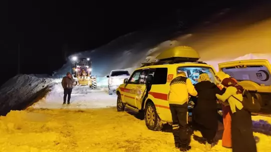 Temizlenmiş yol ve ambulans