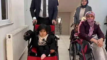 Akülü sandalye bağışı yapılan bireyler