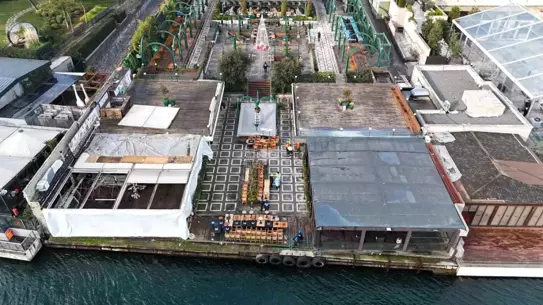 İBB ekiplerinin yıkım çalışması sırasında havadan çektiği görüntü