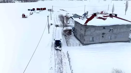 Muhtar Balkaya’nın gönüllü kar temizleme ekibi