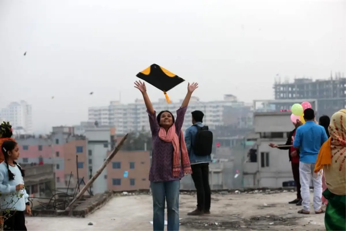 Bangladeş'in Dakka Şehrinde Renkli Sakrain Festivali Coşkusu