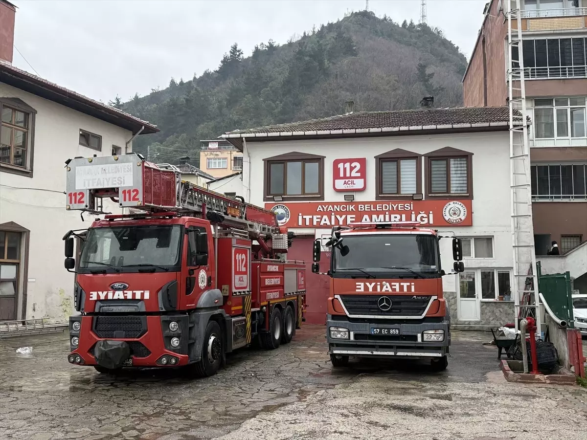 Ayancık İtfaiyesi 2025’te 160 Acil Müdahaleyi Başarıyla Gerçekleştirdi