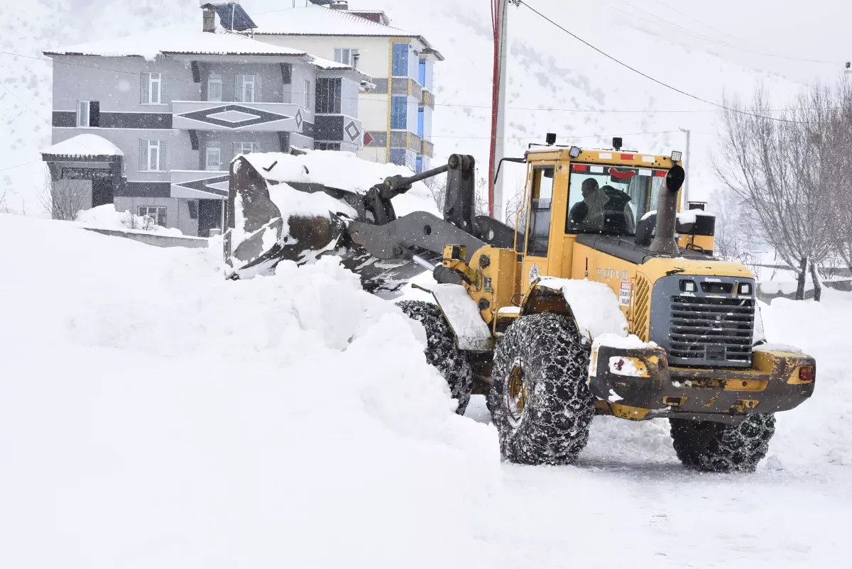 Bitlis’te Karla Mücadele: 139 Köy Yolu Açıldı, 90 Yol Daha Çalışma Aşamasında