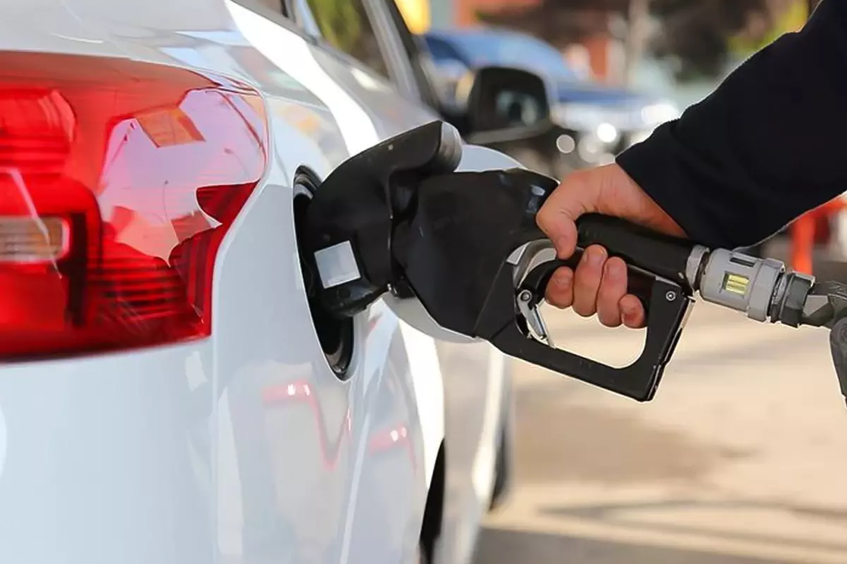 Akaryakıt Fiyatlarına Çifte Zam: Benzin 1,61 TL, Motorin 1,60 TL Artacak
