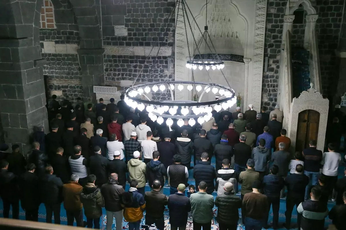 Diyarbakır ve Çevre İllerde Miraç Kandili Çocuklarla Birlikte Coşkulu Kutlandı