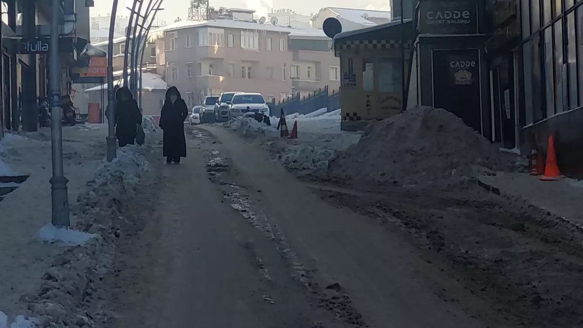 Erzurum’da Donmuş Şadırvanlar ve Yoğun Kar Yağışı