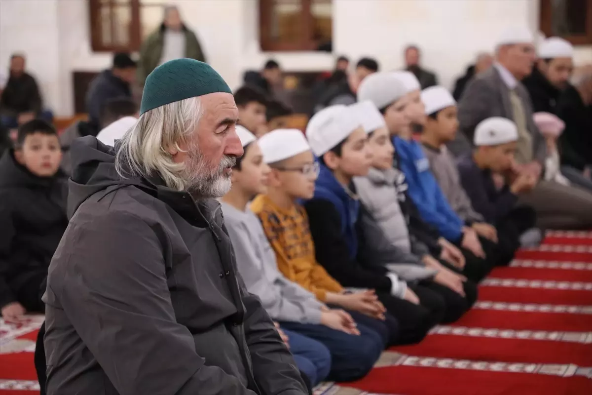 Miraç Kandili, Güneydoğu Anadolu’da Şehrin Sokaklarını Doldurdu