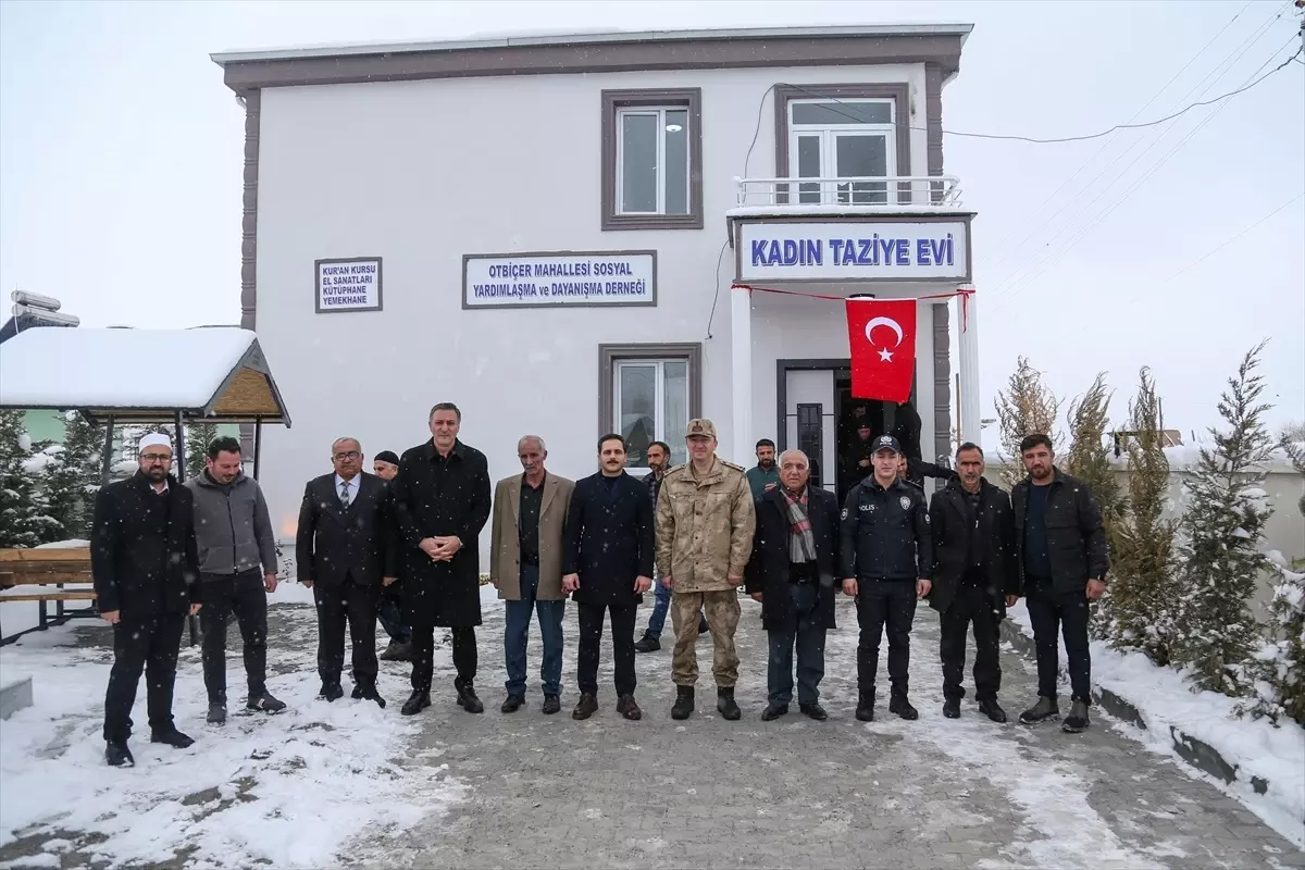 Van Gürpınar’da Kadın Taziye Evi ve Kur’an Kursu Resmi Açıldı