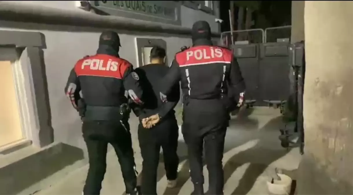 İzmir’de 21 Yıl 8 Ay Hapis Cezalı Şahıs Yakalandı