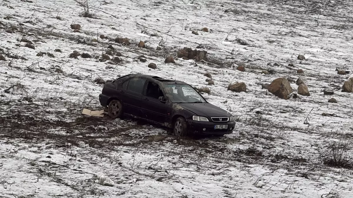 Karabük’te Kontrolden Çıkan Araç Tarla İçinde Takla Attı, Sürücü Hastaneye Yönlendirildi