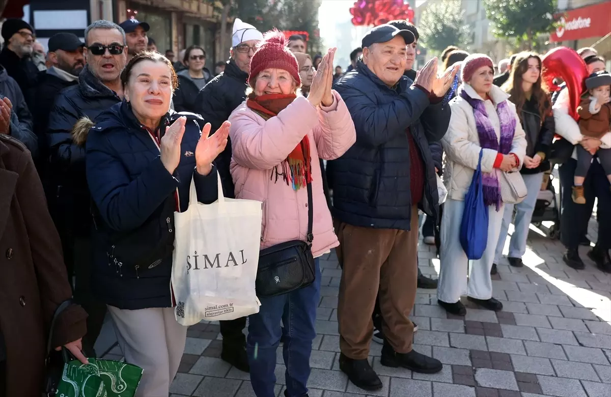 Kırklareli'de Miraç Kandili'nde Mehter Marşı ve Geleneksel Simit İkramı