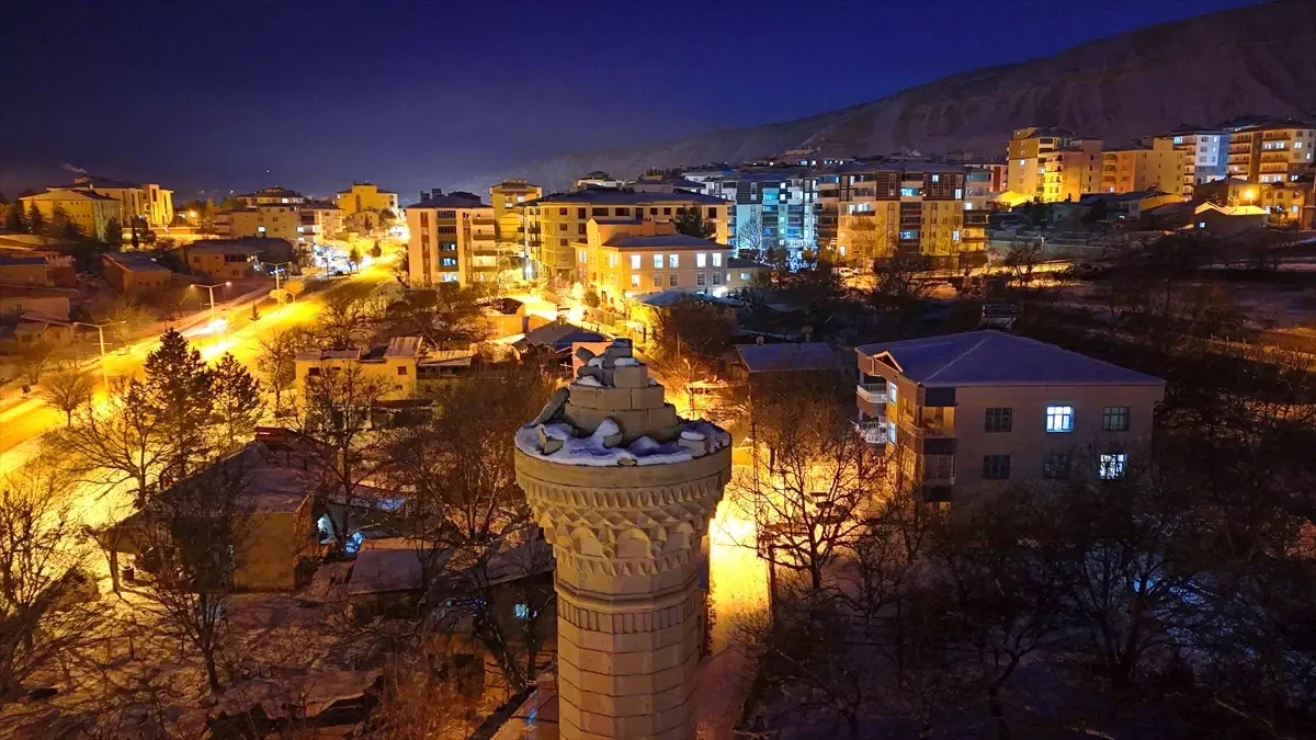 Malatya Darende'de Kar Yağışıyla Bembeyaz Görünen Tarihi Yapılar Drone Kamerasıyla Kaydedildi