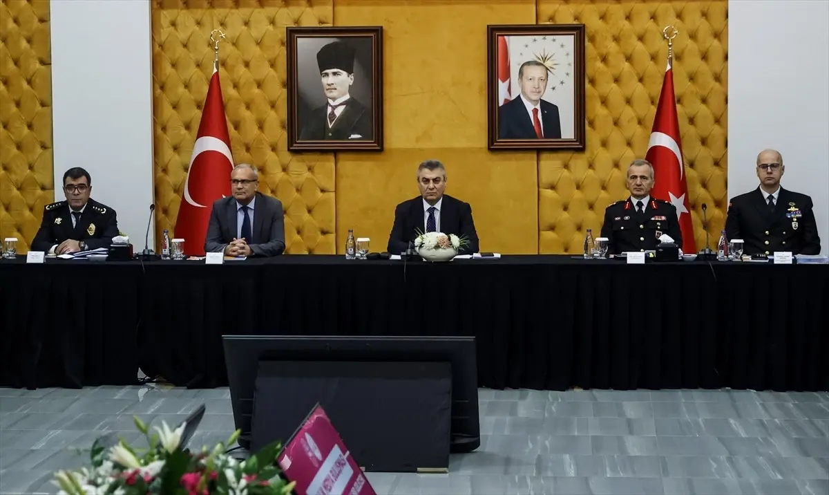 Mersin Valisi Atilla Toros'tan Şüpheli Yakalanma Oranının %93'e Ulaştığı Açıklaması