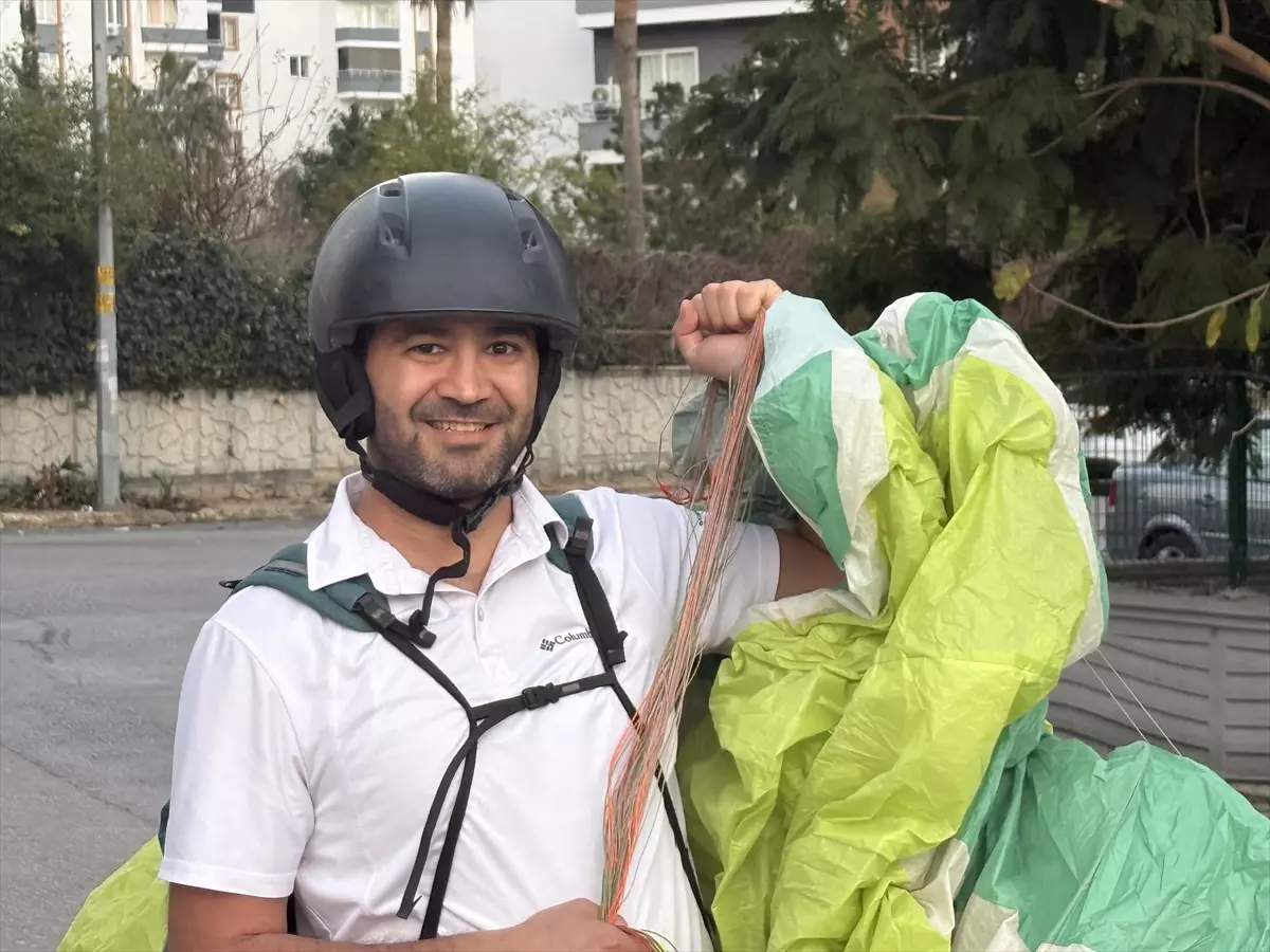 Paraglider Osman Doğan, Çam Dikimi Çalışanlarının Çay Davetini Kabul Etti ve Güvenli İniş Yaptı
