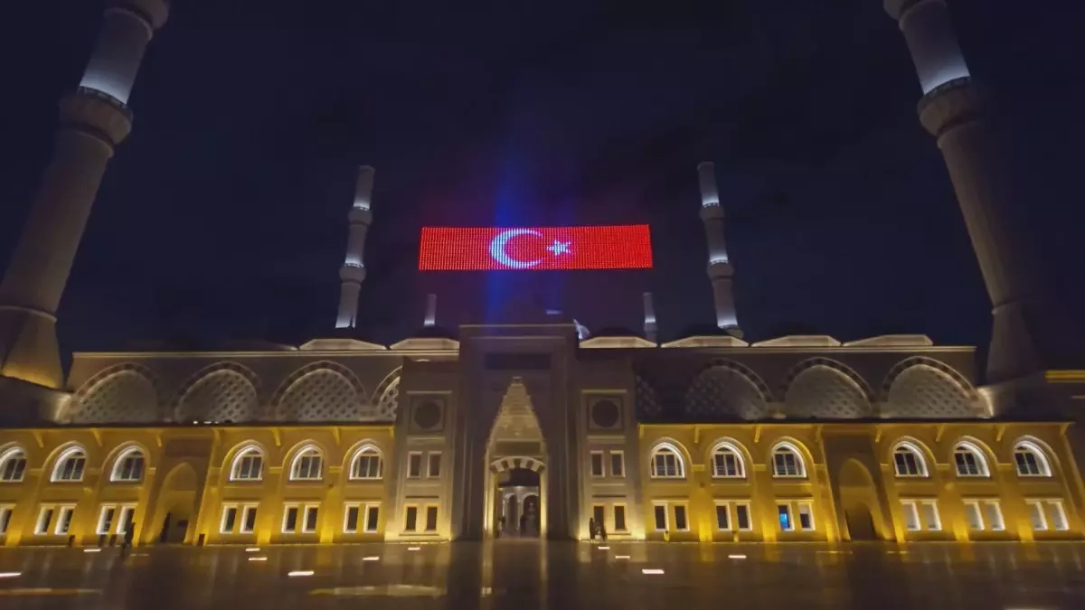 Miraç Kandili'nde Sultanahmet ve Çamlıca Camilerinde Dini Etkinlikler