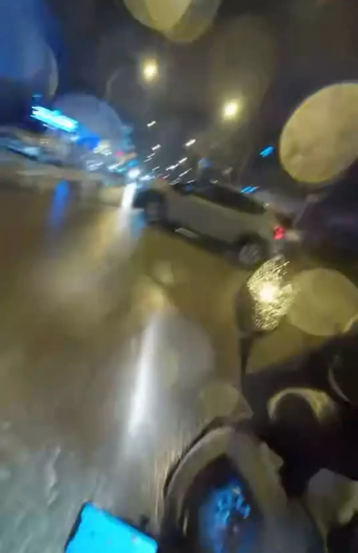 Bursa’da Ani Çıkan Cipe Motosikleti Çarptı: Kask Kamerası Görüntüleri