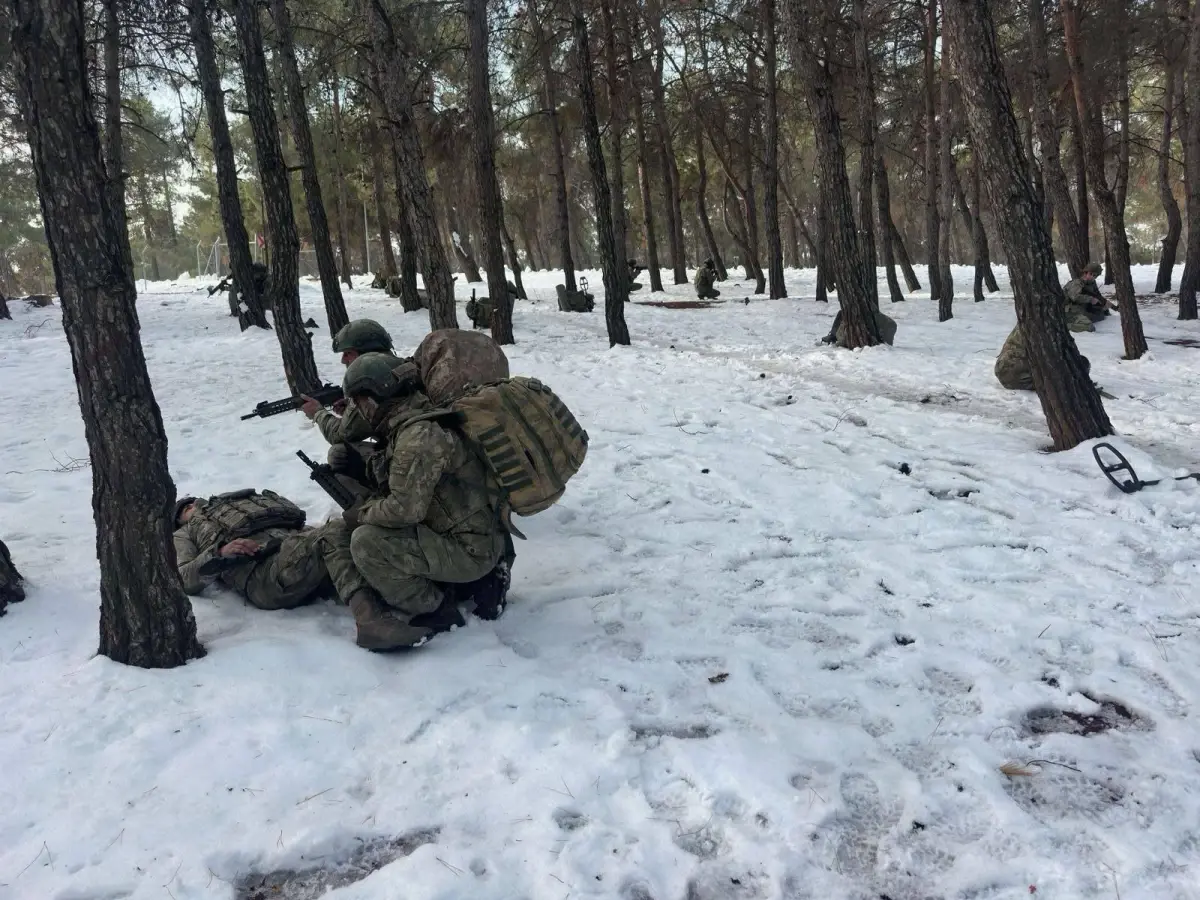 4. Komando Tugayı, 5. Zırhlı Tugay’ın Düzenlediği Komando Kolu Yarışmasında Birinci Oldu