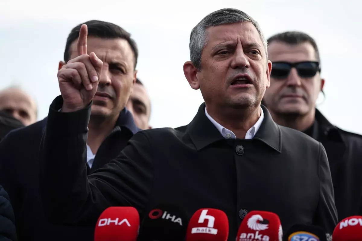 Özgür Özel, İmamoğlu'nun Diploma İptali Davasında Hukuksuzluk ve Siyasi Baskıyı Ele Aldı