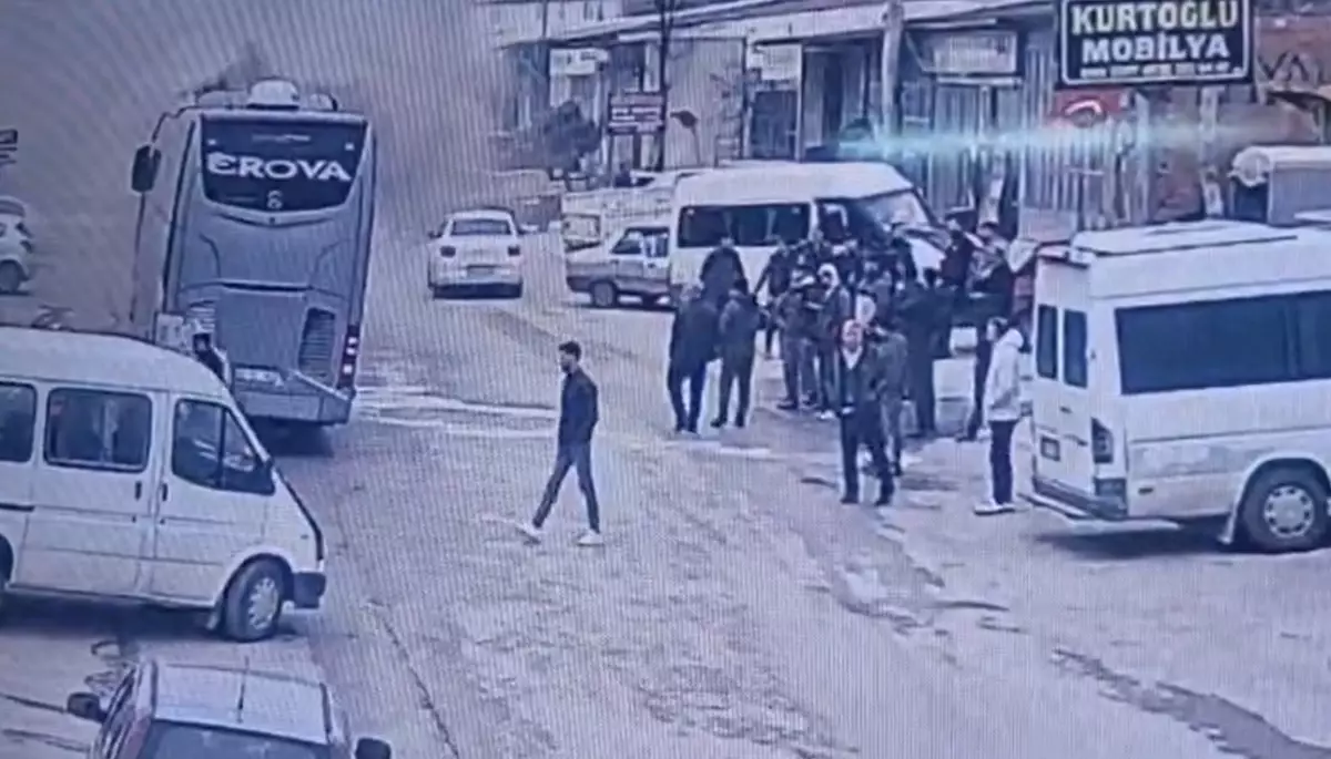 Erbaa Sanayi Sitesinde Park Halindeki Otobüs Yangını