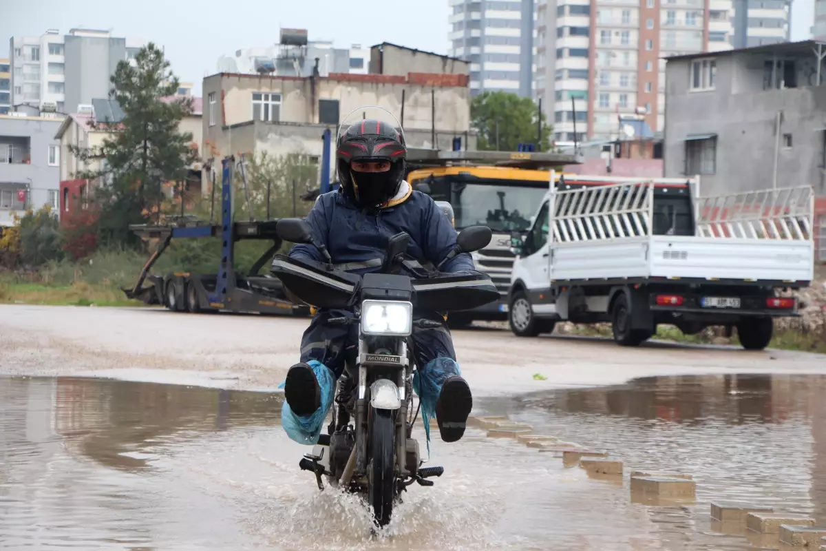 Adana Seyhan’da Yağmur Suyu Birikintileri Sorunu Derinleşiyor