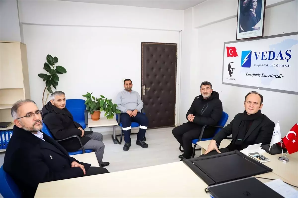 Şemdinli Kaymakamı Akpınar, VEDAŞ'ı Ziyaret Ederek Kış Elektrik Önlemlerini İnceledi