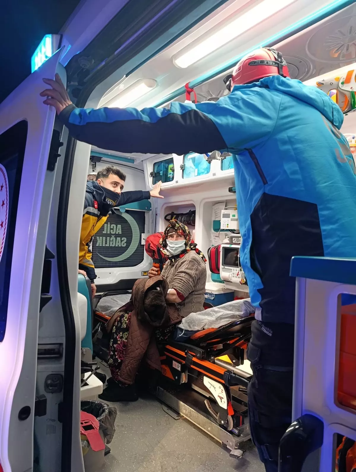 Yoğun Kar Yağışıyla Mücadele Eden UMKE Ekipleri Tunceli'de 3 Hastaya Sağlık Hizmeti Sağladı