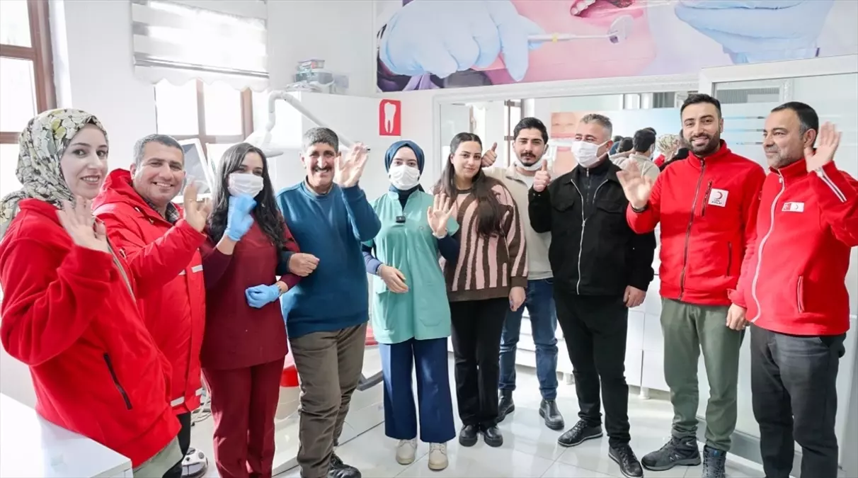 Van’da Kızılay ve Gönüllü Diş Hekimi Özel Gereksinimli Çocuğa Destek Oldu