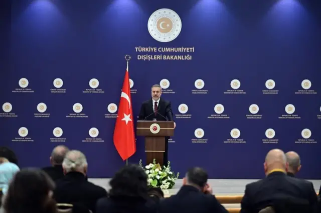 Görüşme masasında Bakan Fidan