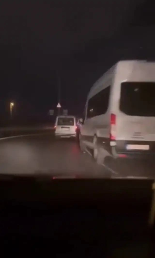 Çarpma anı ve etrafı izleyen sürücüler