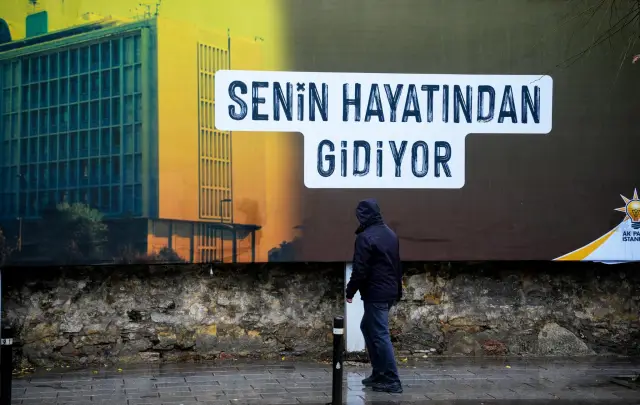 İstanbul sokaklarındaki kampanya afişleri