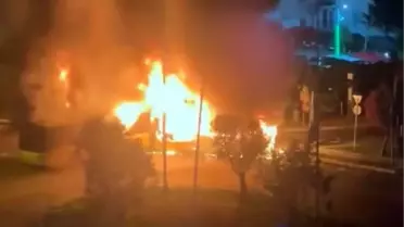 Yangın sonrası hasar görmüş İETT otobüsü