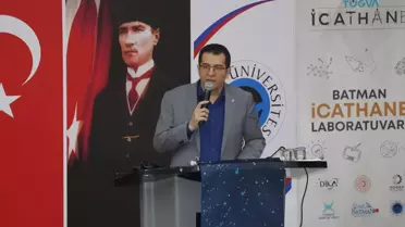 İcathane Atölyesi öğrencileri sertifika alırken