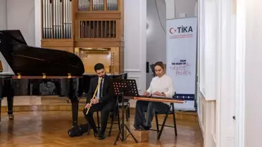 Konser sahnesinde Balkan ve Anadolu müziği birleşimi