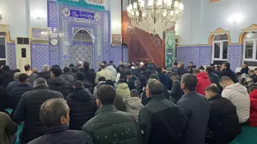 Miraç Kandili ibadet sahnesi Bursa Camisi