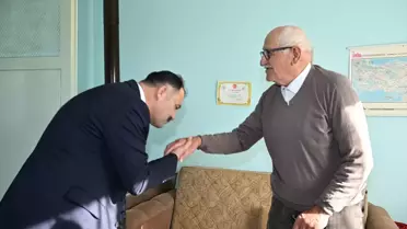 Demirci Belediye Başkanı Erkan Kara, Miraç Kandili'nde Yaşlıları Ziyaret Etti