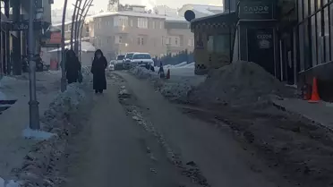 Erzurum’da donmuş şadırvan ve kar manzarası