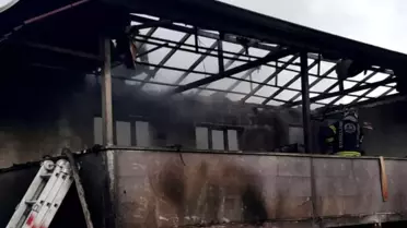 Yangın sonrası yanan evin dış görünümü