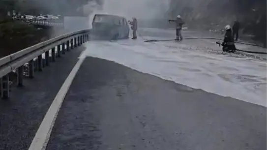 Yangın sonrası minibüsün yanmış hali