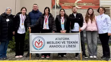 Bronz madalya kazanan Gelibolu Okulu ekibi