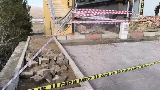 Çöken merdivenin yakın çekim görüntüsü