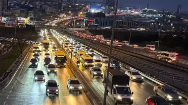 İstanbul ana arterlerde yoğun trafik