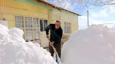 Boybeyi köyünde iki metre kar