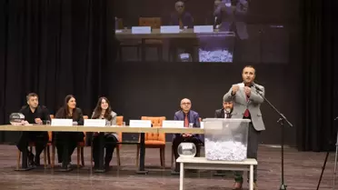 Umreye gönderilen çiftlerin fotoğrafı