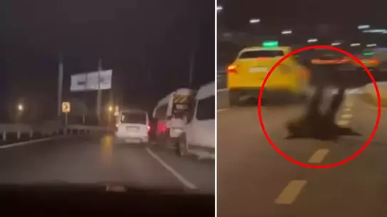 Küçükçekmece’de Park Halindeki Minibüslere Çarpan Araç Sürücüsü Dengesini Kaybedip Yere Düştü